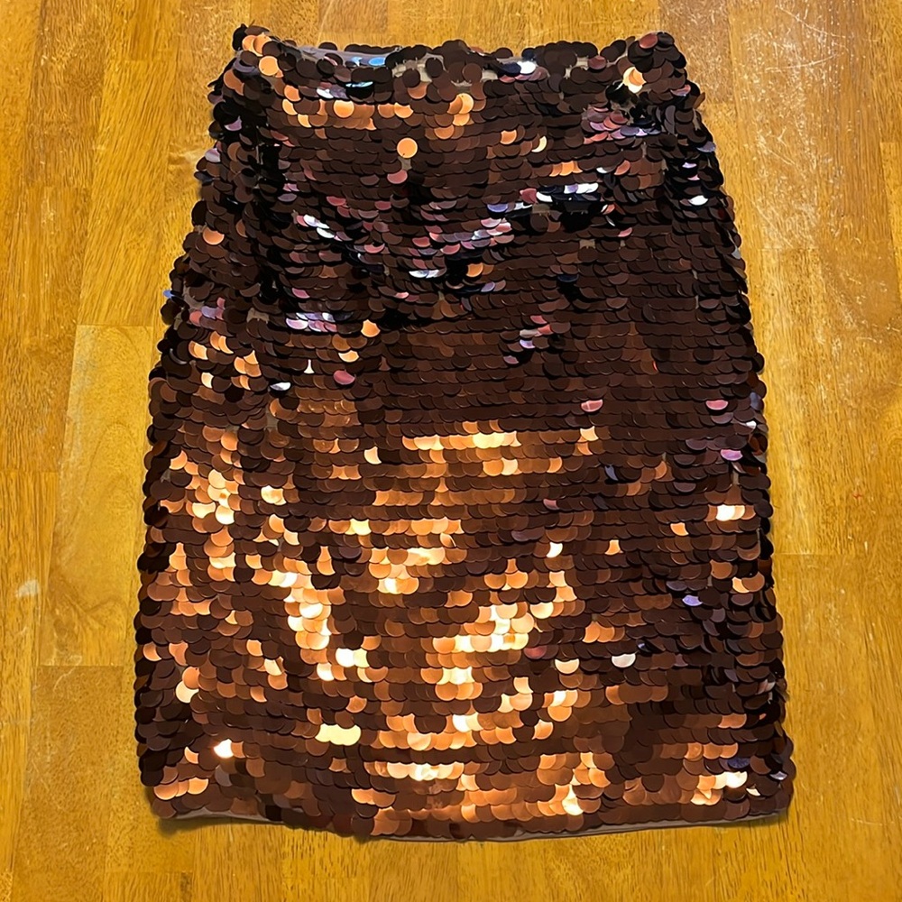XL pirouettes brown-red skirt